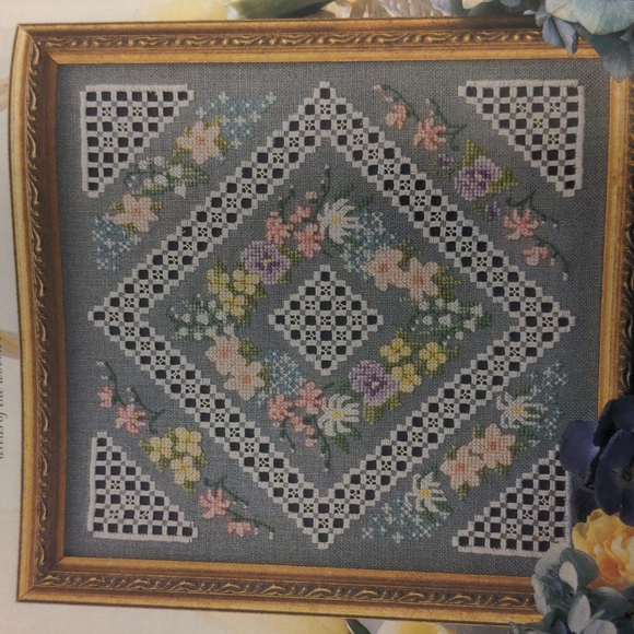 Just CrossStitch Magazine June 2000 - Picture 5 of 16